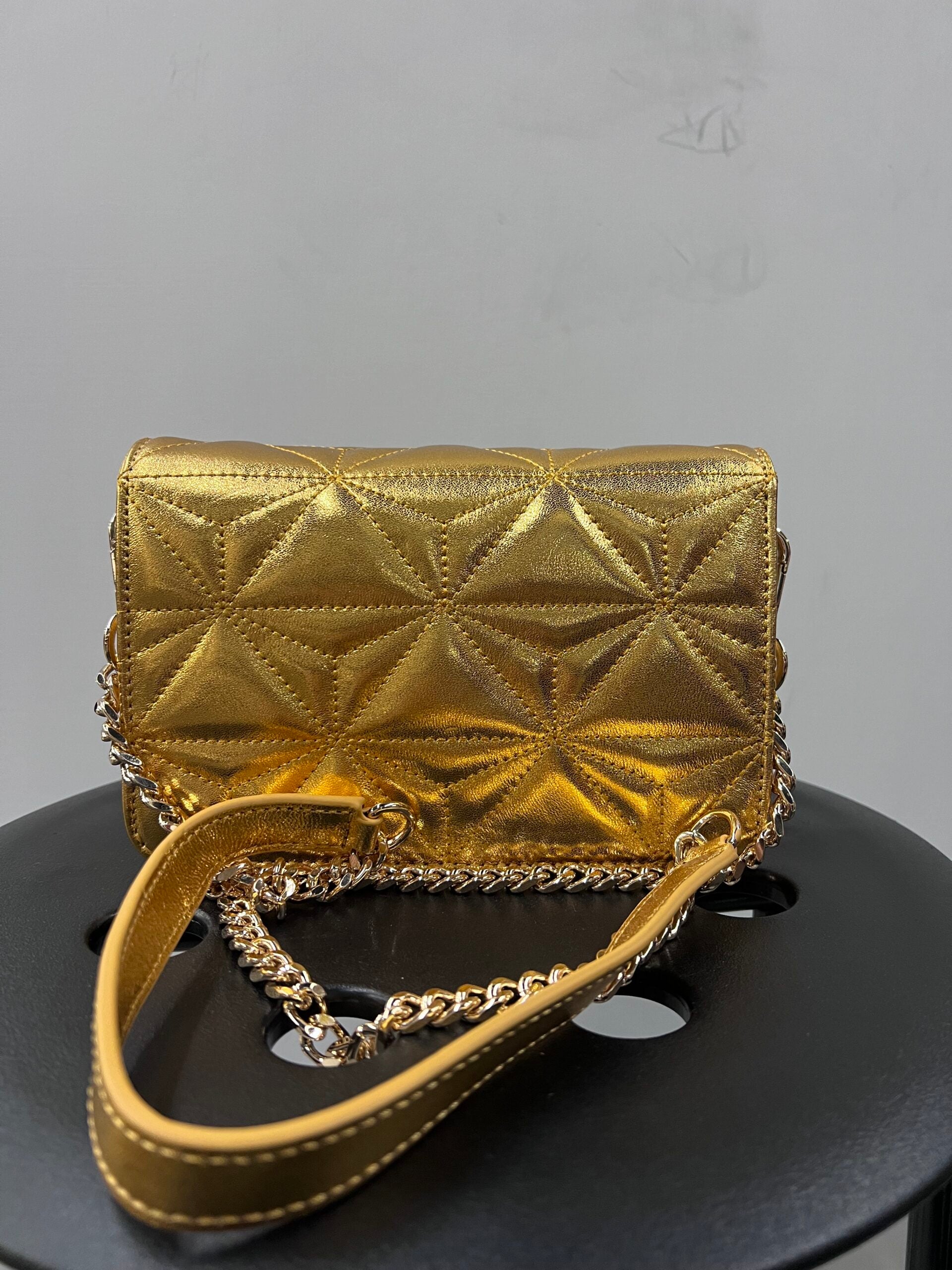 POCHETTE LA CARRIE ORO