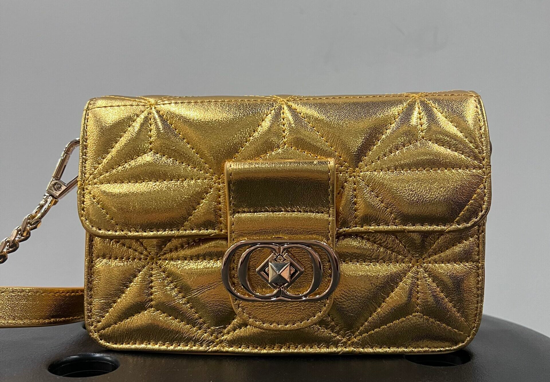 POCHETTE LA CARRIE ORO